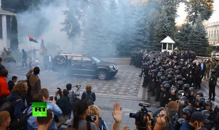 «Правый сектор» проводит митинг у здания администрации президента Украины — ...