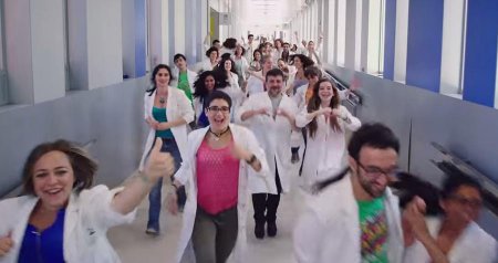 ​Танец против рака: Испанские врачи сделали музыкальный клип в рамках сбора средств на исследования