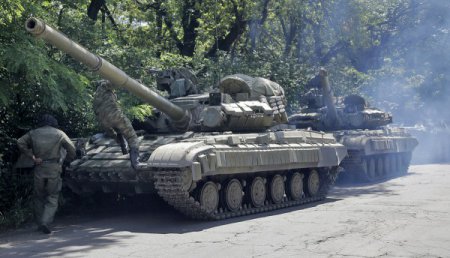 Для отражения штурма в Донецк стянуты сотни единиц военной техники
