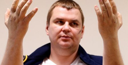 Министр молодёжи и спорта Дмитрий Булатов недоволен маленькой зарплатой