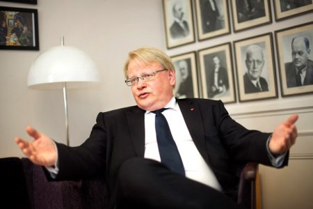 Министр обороны Швеции нашел в море следы месячной давности от иностранной подлодки