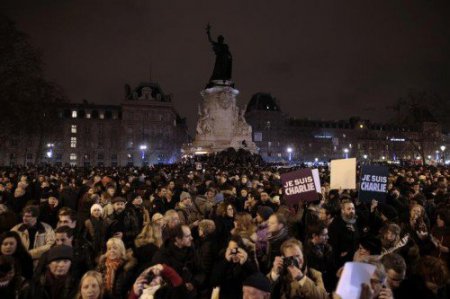 Тысячи французов вышли ночью на улицы. Чем закончится эта ночь?