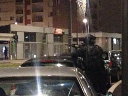 В Реймсе французская полиция провела штурм здания, где предположительно скрывались террористы