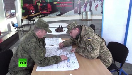 Хранители мира: российские и украинские наблюдатели работают в Донбассе пле ...