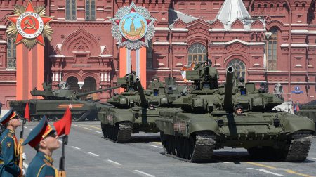 RT покажет всему миру марафон парадов из 15 городов России