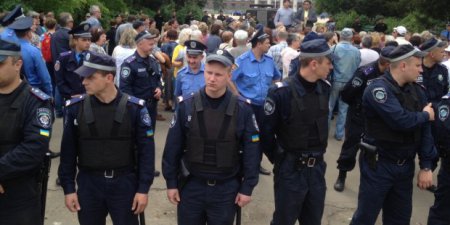 В Одессе милиция предотвратила конфликт между активистами Куликова поля и Е ...