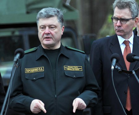 Пётр Порошенко утвердил членство в НАТО и интеграцию в ЕС в качестве стратегической цели