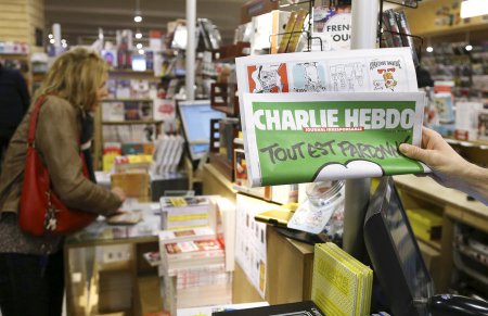 На газету Charlie Hebdo обрушился шквал критики за карикатуру на утонувшего ...