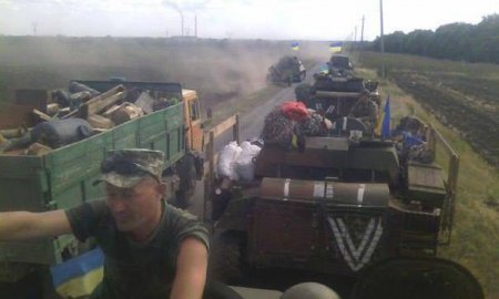 Украинские силовики вывозят награбленное у населения грузовиками