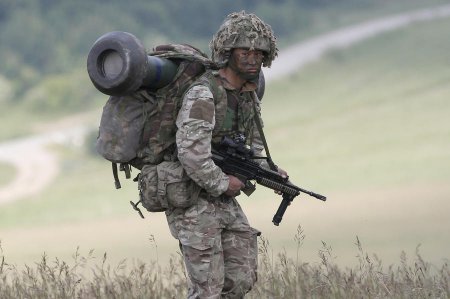 Великобритания отправит свои войска в Прибалтику для защиты от России