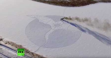 В Якутии британский художник создал огромного снежного дракона для проекта  ...