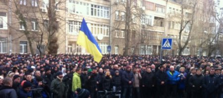 В Киеве прошёл митинг т.н. неаттестованных сотрудников МВД под возгласы «Сл ...