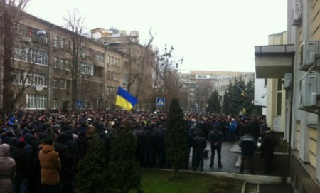 В Киеве прошёл митинг т.н. неаттестованных сотрудников МВД под возгласы «Слава Беркуту!»