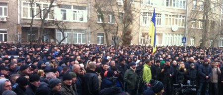 В Киеве прошёл митинг т.н. неаттестованных сотрудников МВД под возгласы «Слава Беркуту!»