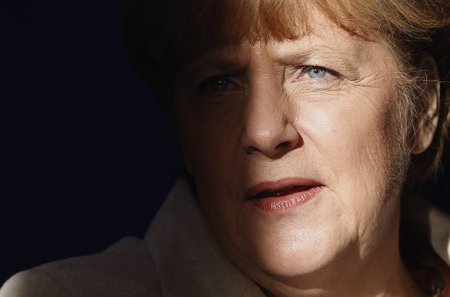 В это время в ЕС. Франс Пресс назначило Меркель самым влиятельным человеком года