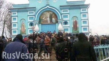Прихожане храма УПЦ МП под Ровно встретят Новый год в осаде