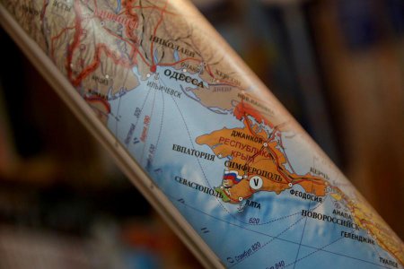 Киев пожаловался на итальянское издание, которое опубликовало карту с росси ...