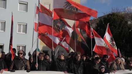 Митинги и нацистские флаги: жители Австрии и Болгарии ополчились на нелегал ...