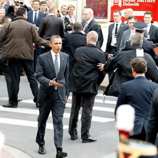 Пьяная охрана Обамы взяла Белый дом на таран