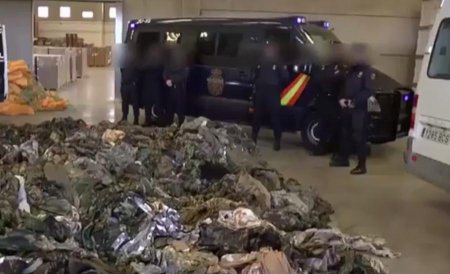 Полиция Испании перехватила контейнеры с униформой для боевиков ИГ