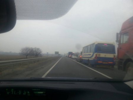 Украинские дальнобойщики вступились за российских водителей и перекрыли трассу на Львов