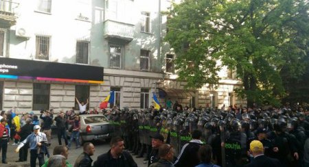 В Кишиневе произошли стычки митингующих с полицией