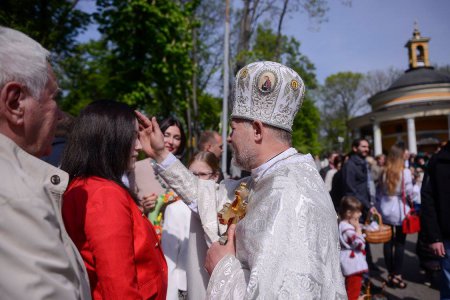 Яценюк побывал на пасхальном богослужении в Киеве
