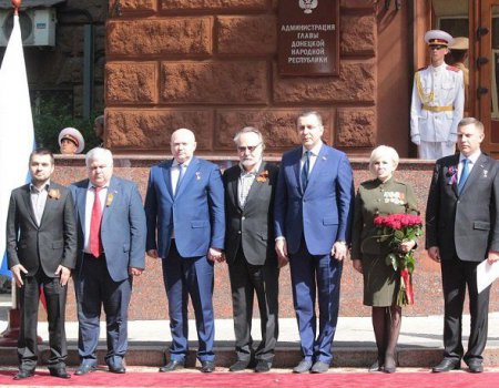 Глава ДНР Александр Захарченко встретил делегации дружественных стран, приб ...