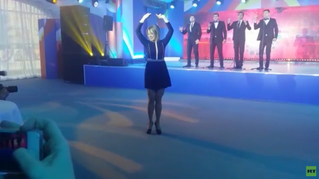 Захарова сдержала обещание и станцевала "Калинку" на саммите Россия-АСЕАН (Видео)