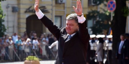 Порошенко назвал "победой" освобождение Савченко и поздравил с этим весь мир