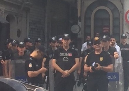 В центре Стамбула разогнали гей-парад