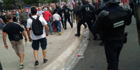 Французская полиция разогнала польских и украинских фанатов слезоточивым газом