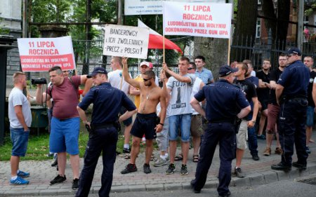 В Перемышле группа поляков напала на шествие украинской диаспоры