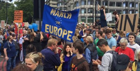 В Лондоне собрался многотысячный митинг против Brexit