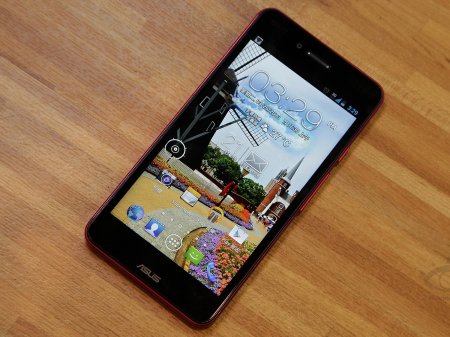 Asus показал первый смартфон на новом процессоре Snapdragon 821