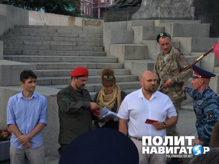 Добровольцы Донбасса вышли на митинг в центре Москвы