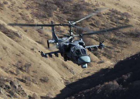 Вертолеты Ка-52 "Аллигатор" предотвратили прорыв сил условного противника в ходе учебного боя в Амурской области