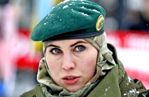 Украинка в хиджабе грозит потерей Крыма