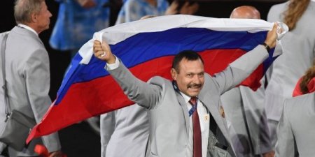 Захарова назвала "фашизмом" заявления о наказании белорусского спортсмена за флаг РФ
