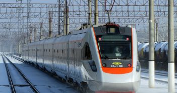 Скоростной поезд сломался на полпути из Киева в Запорожье