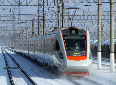 Скоростной поезд сломался на полпути из Киева в Запорожье