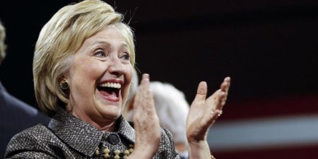 Wikileaks: помощники Клинтон подсказывают ей, когда улыбаться и пишут для н ...