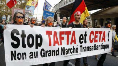 Европейцы взбунтовались: акции протеста против торговых соглашений с США и Канадой прошли во Франции, Испании и Польше (ФОТО)