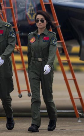 В Китае погибла первая женщина-пилот истребителя J-10 - Военный Обозреватель
