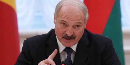Лукашенко заявил о потоке оружия и взрывчатки из Украины