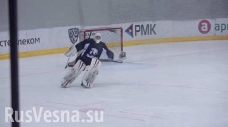 В Челябинске хоккейный вратарь порадовал публику фигурным катанием (ВИДЕО)