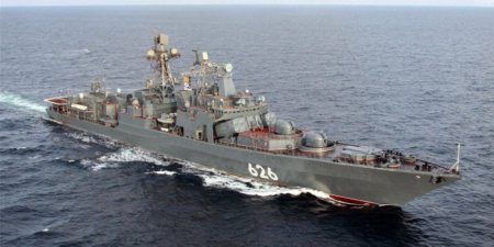 Российский военный корабль спас экипаж украинского рыболовецкого судна
