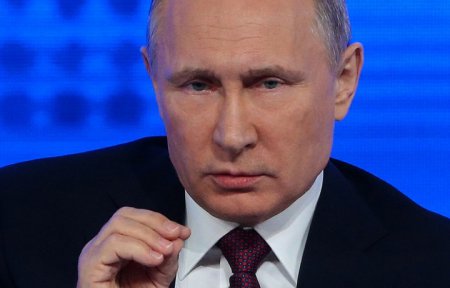 Путин считает, что российским чиновникам надо быть 
