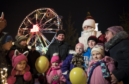 Кличко в костюме Деда Мороза поздравил украинцев