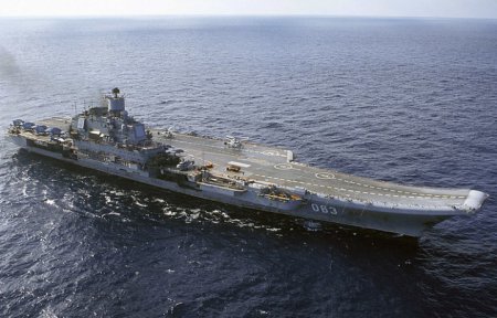 Более пяти тысяч российских военных моряков встретили Новый год в море